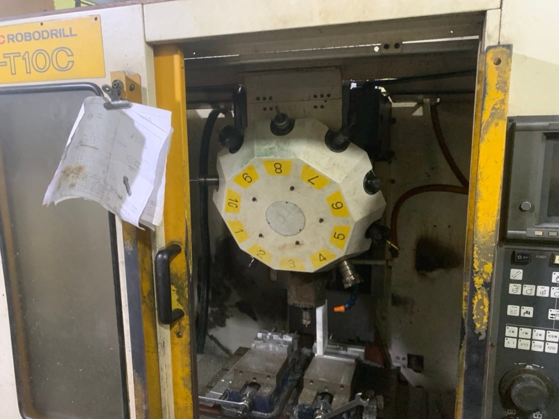 Vertical machining center machine.jpg
